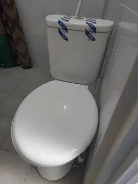 Closet duduk semi baru