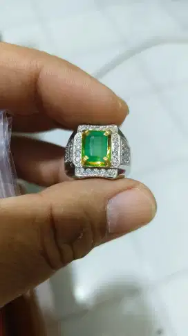 Natural emerald (Jamrud)