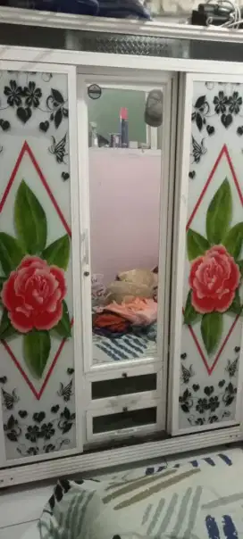 Lemari Bekas Kondisi Bagus