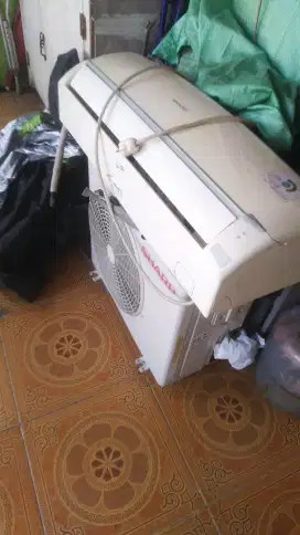 Dijual AC Sharp 1/2 PK bekas