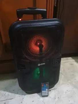 Speaker aktif model koper GMC