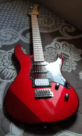 YAMAHA PACIFICA 112VM