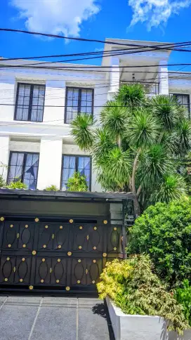 Jual Rumah pondok Indah, Bangunan 3 lantai