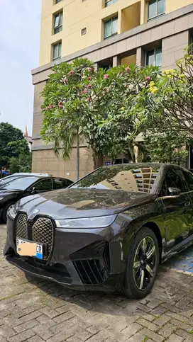 BMW iX 2023 Listrik
