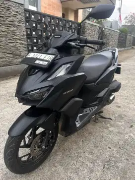Vario 160 cbs hitam elegan km 10 ribu
