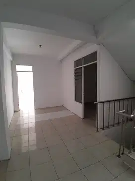 DISEWAKAN RUKO  3 Lantai JL OTISTA BANDUNG    ^PE