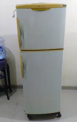 Kulkas Refrigerator 2 Pintu SANYO