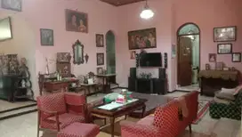 Dijual Rumah Halaman Luas di Petukangan Selatan Pesanggarahan