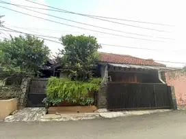 Rumah asri 241/220 5kt 3km 1,7m nego