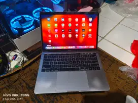 Macbook Pro 2017 Touchbar 16/256Gb Normal Siap Pakai