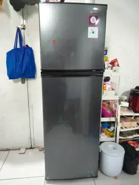 Kulkas Sharp 2 pintu bekas rasa baru