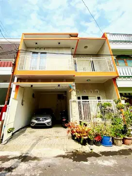 Dijual Rumah 2 Lantai Full Furnish di Griya Shanta, Soehat Malang