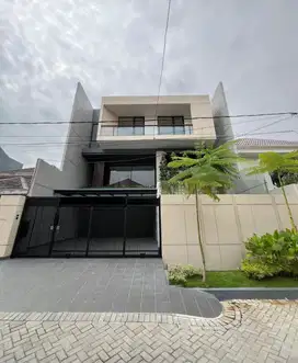 DIJUAL RUMAH ISTIMEWA DHARMAHUSADA STRATEGIS BARU TERBAIK DKT MANYAR