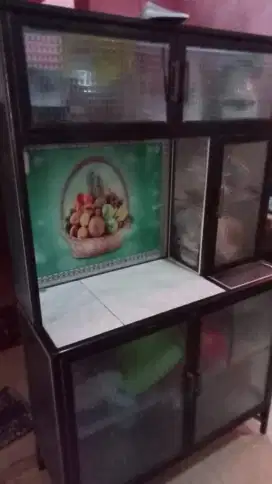 Lemari Piring Kaca