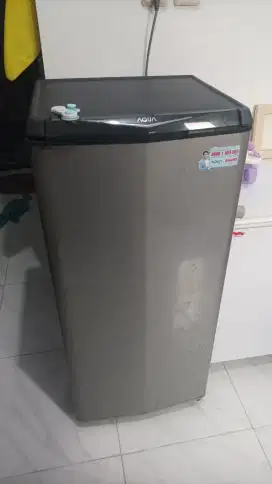 Lemari es aqua/sanyo 1 pintu