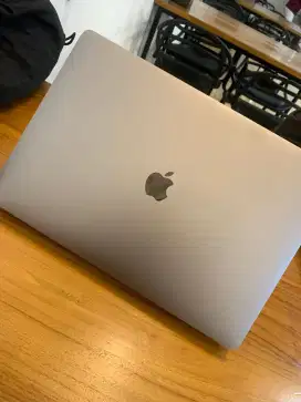 Macbook pro 2018 15inch core i7