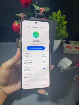 SAMSUNG Z FLIP 4 RAM 8/256GB ORIGINAL SEIN NORMAL 

TAMPILAN MEWAH