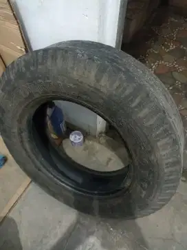 Ban bekas motor roda tiga