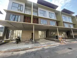 Dijual Rumah 3 Lantai hadap timur free Kolam Di The Icon central