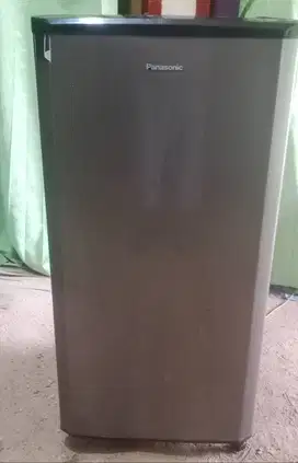 Kulkas 1 Pintu PANASONIC. Mesin original pabrik belum pernah rusak.