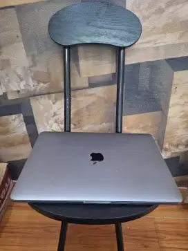 Macbook pro 2017 13 inch core i5 8/128