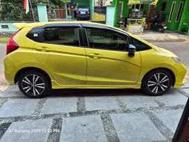 JUAL HONDA JAZZ RS-CVT PMK 2018 LOW KM RECORD SURAT LENGKAP