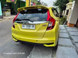 JUAL HONDA JAZZ RS-CVT PMK 2018 LOW KM RECORD SURAT LENGKAP