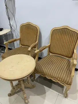Meja Kursi Antik dari Mahoni