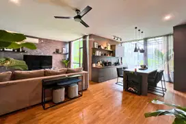 RUMAH MEWAH DESIGN MODERN TROPIS DALAM TOWNHOUSE DI LEBAK BULUS