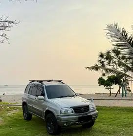 Suzuki Escudo 2.0 AT CBU Istimewa