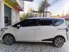 Toyota Sienta V 2017 KM Rendah – Tangan Pertama