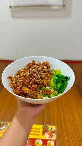 DIBUTUHKAN SEGERA JURU MASAK dan HELPER