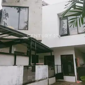 Rumah Posisi Hoek Strategis Di Menteng. Dekat Area Perkantoran