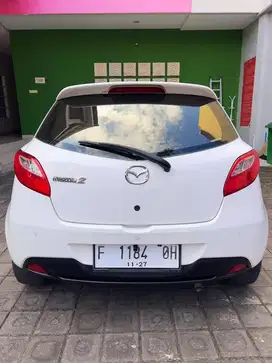 LANGKA! MAZDA 2 R/AT tahun 2012 putih105000