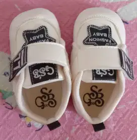 Sepatu bayi 0 sampai 6 bulan