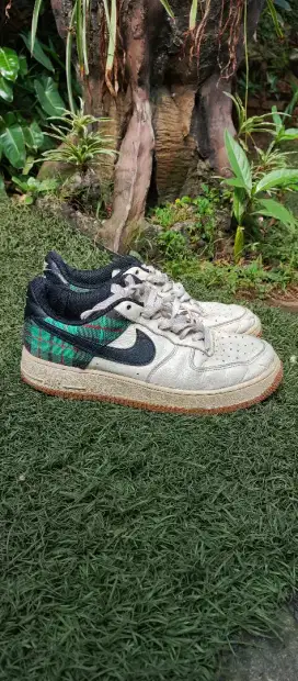 ORIGINAL NIKE IVORY SIZE 42