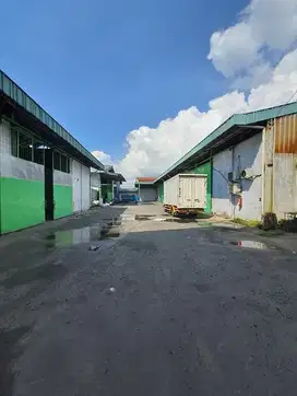 Gudang bisa dilalui container 40 feet, di Jln KH. Hasyim Ashari,Pinang