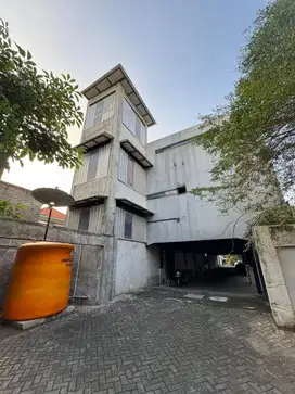 Dijual Cepat! Bangunan Ex Resto Strategis di Surabaya