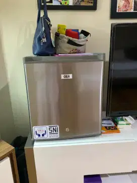 Kulkas Gea minibar RD-06S