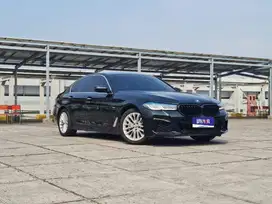 Good Condition !!! BMW 530i 2.0 G30 Luxury AT 2018 Hitam KM 42RB