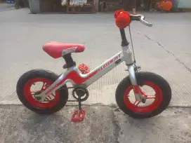 Sepeda Anak Element Pushbike Frame Magnesiun Like New Tuk 3 - 5 Thn
