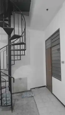 Disewakan Ruko 2 Lantai Tengah Kota