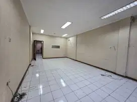 DI SEWAKAN RUKO BOULEVARD PINGGIR JALAN RAYA 200JT