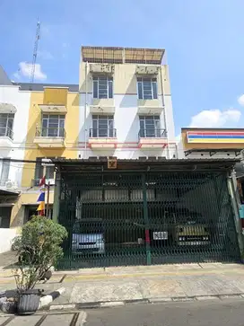 Sewa Ruko Premium Gandeng di Grogol – 4,5 Lt. + Lift Lokasi Komersial