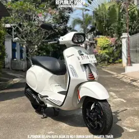 JUAL CEPAT VESPA SPRINT S 150 IGET ABS LED TH 2024 LIKE NEW!