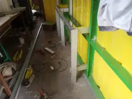 Tukang bangunan,harian atau borong