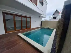 Dijual Rumah Modern Lokasi Strategis dengan Kolam Renang di Ungasan