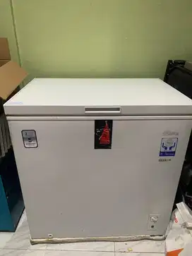 FREEZER 300L masih mulus