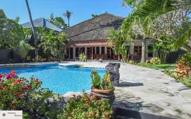 HP-B02 Villa Tiga Kamar Tidur di Tepi Pantai di Kalisada, Bali Utara