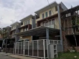 Rumah 2 Lantai di Borneo paradiso, Mahogany, Balikpapan.